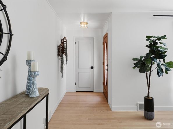 4076 NE 87th Street, Seattle WA 98115