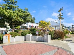 22213 6th Avenue S 203, Des Moines WA 98198