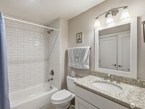 15300 112th Avenue NE A204, Bothell WA 98011