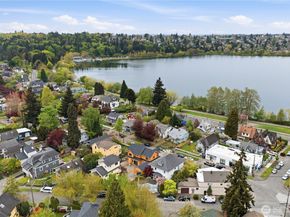 6238 Woodlawn Avenue N, Seattle WA 98103