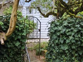 6238 Woodlawn Avenue N, Seattle WA 98103