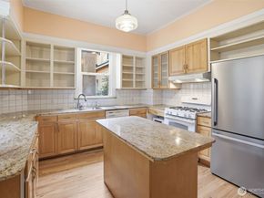 6238 Woodlawn Avenue N, Seattle WA 98103