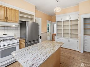 6238 Woodlawn Avenue N, Seattle WA 98103