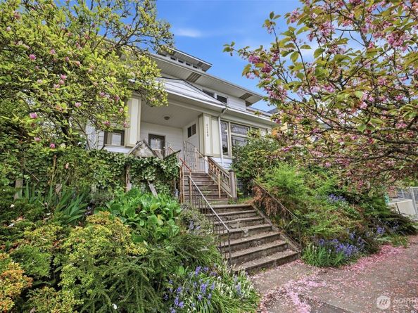 6238 Woodlawn Avenue N, Seattle WA 98103
