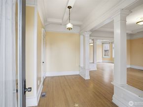 6238 Woodlawn Avenue N, Seattle WA 98103