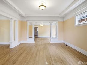 6238 Woodlawn Avenue N, Seattle WA 98103