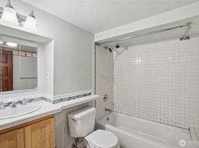 6238 Woodlawn Avenue N, Seattle WA 98103