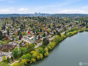 6238 Woodlawn Avenue N, Seattle WA 98103