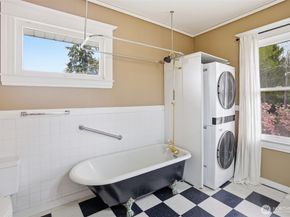 6238 Woodlawn Avenue N, Seattle WA 98103