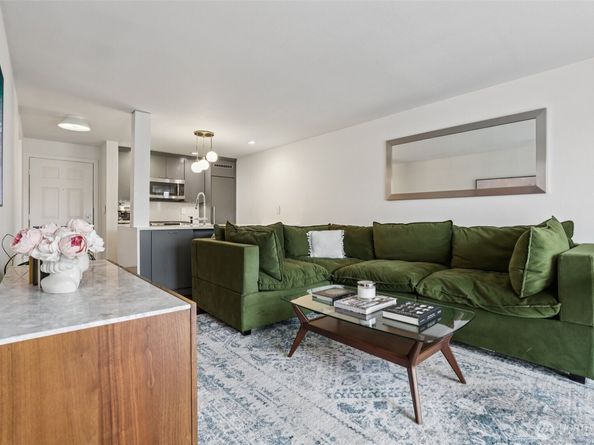 520 2nd Avenue W 409, Seattle WA 98119