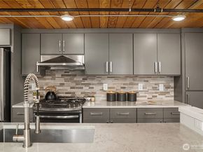 3298 NE 65th Street 103, Seattle WA 98115
