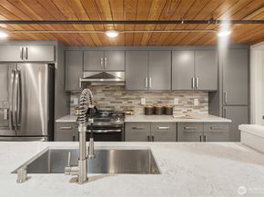 3298 NE 65th Street 103, Seattle WA 98115