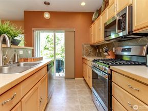 1924 S 240th Street, Des Moines WA 98198