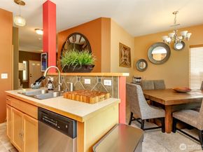 1924 S 240th Street, Des Moines WA 98198