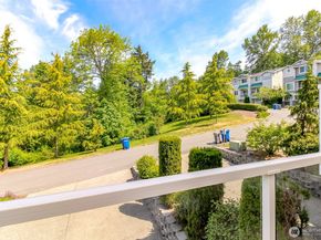 1924 S 240th Street, Des Moines WA 98198