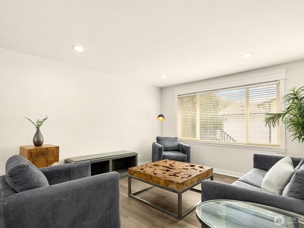 5306 26th Avenue S, Seattle WA 98118
