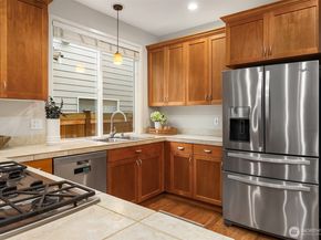 914 272nd Place SE, Sammamish WA 98075