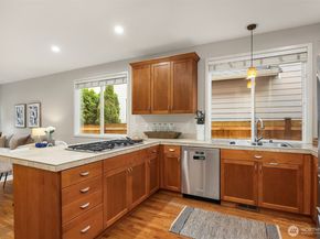 914 272nd Place SE, Sammamish WA 98075