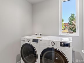 4460 Midvale Avenue N, Seattle WA 98103