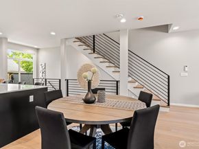 4460 Midvale Avenue N, Seattle WA 98103