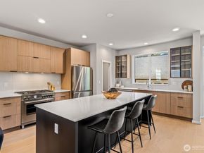 4460 Midvale Avenue N, Seattle WA 98103