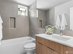 4460 Midvale Avenue N, Seattle WA 98103