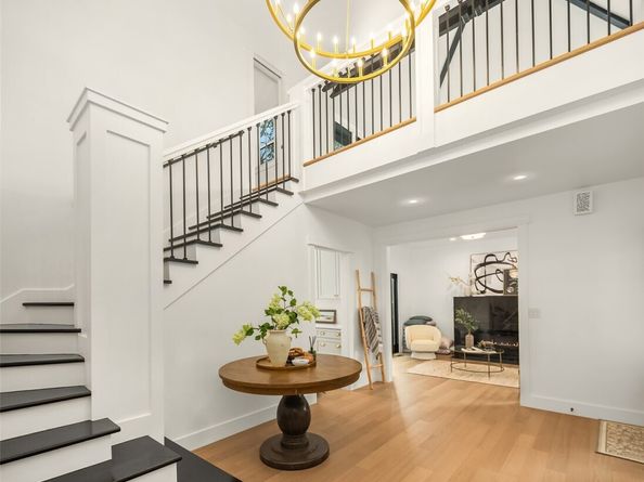 1014 4th Avenue N, Seattle WA 98109