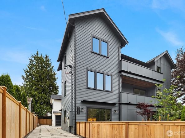 7062 Cleopatra Place NW, Seattle WA 98117