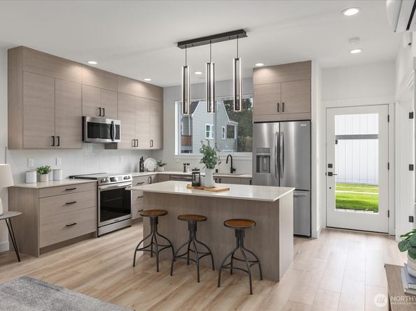 10326 B Ashworth Avenue N, Seattle WA 98133