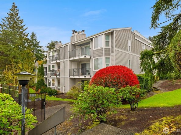 4202 Factoria Blvd SE D2, Bellevue WA 98006