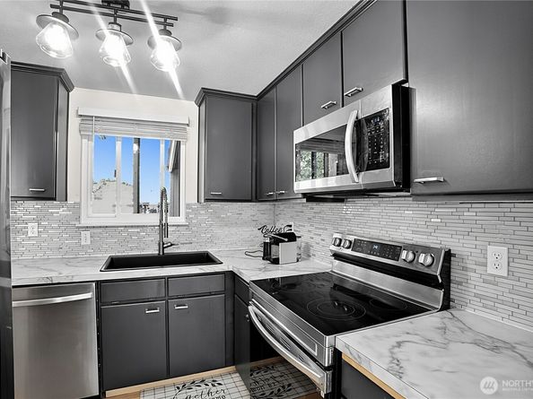 10011 NE 138th Place A5, Kirkland WA 98034