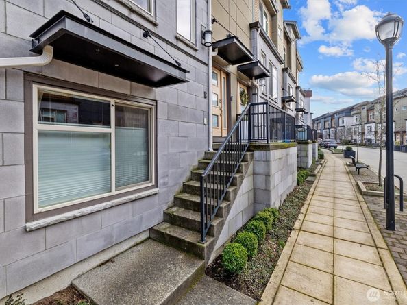 964 7th Avenue NE 2.4, Issaquah WA 98029