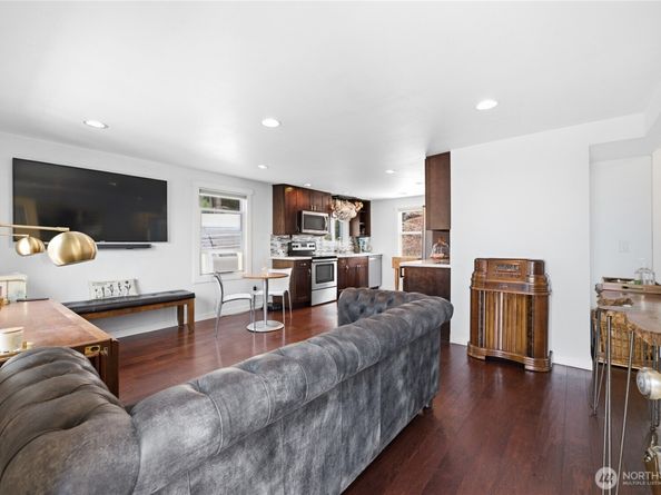 470 Grandey Way NE, Renton WA 98057