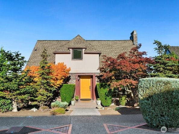 2472 Montavista Place W, Seattle WA 98199