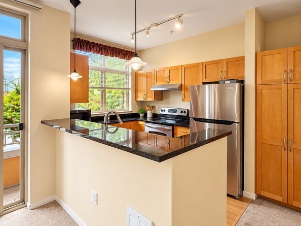 118 107th Avenue NE B403, Bellevue WA 98004