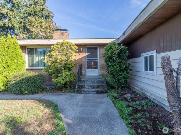 1210 N 33rd Place, Renton WA 98056