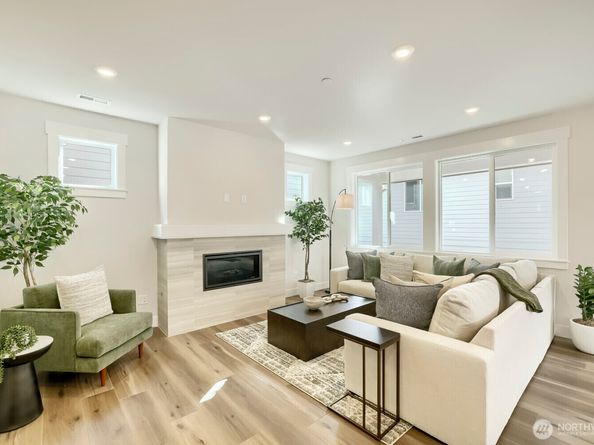 306 182nd Place SE, Bothell WA 98012