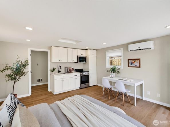 2909 SW Cloverdale Street, Seattle WA 98126