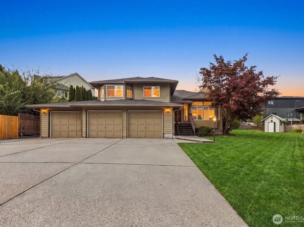 15928 Larch Way, Lynnwood WA 98087