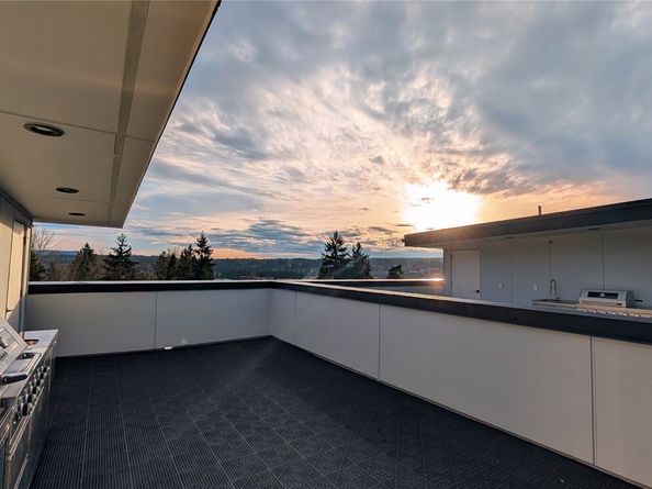 8923 166th Avenue NE 101, Redmond WA 98052