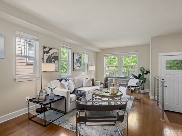 2707 SW Sylvan Heights Drive, Seattle WA 98106