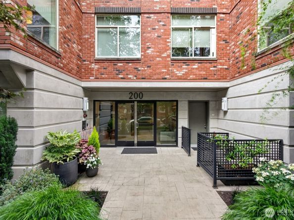 200 W Comstock Street 102, Seattle WA 98119
