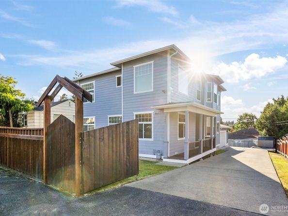 10821 Crestwood Drive S, Seattle WA 98178