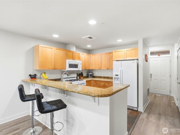 1000 Cabin Creek Lane SW B106, Issaquah WA 98027