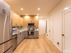 10350 Wallingford Avenue N B, Seattle WA 98133