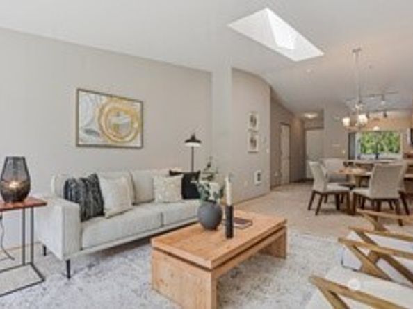 12323 NE 97th Street Q, Kirkland WA 98033