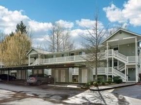 12323 NE 97th Street Q, Kirkland WA 98033