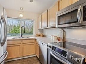12323 NE 97th Street Q, Kirkland WA 98033
