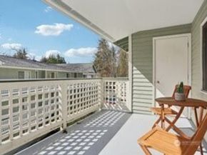 12323 NE 97th Street Q, Kirkland WA 98033
