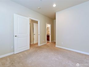 12012 NE 204th Place C201, Bothell WA 98011
